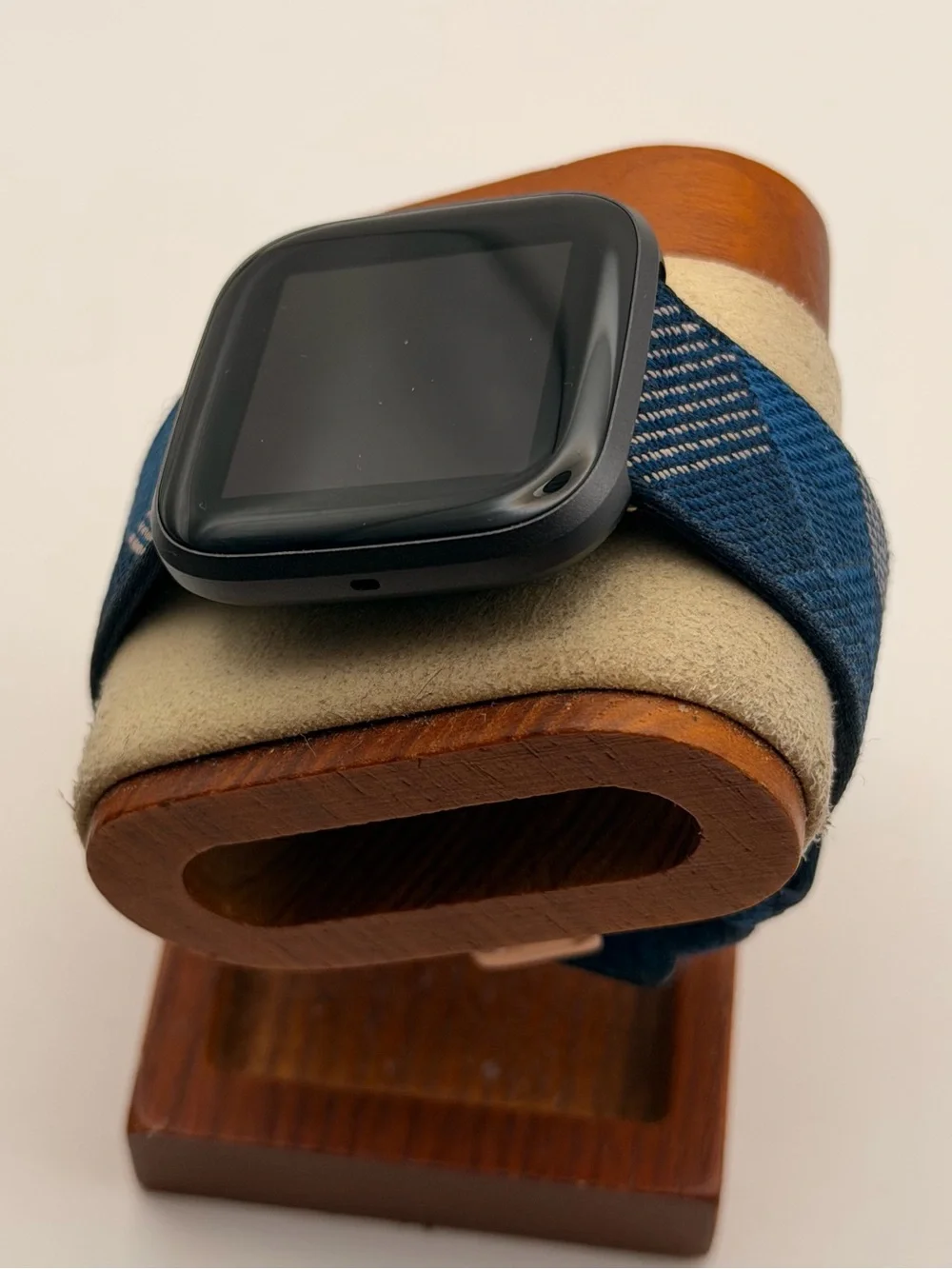 Fitbit Versa 2, Tested, Excellent, Charger Included, Black/Mist Gray, Fitness T - Picture 2 of 7